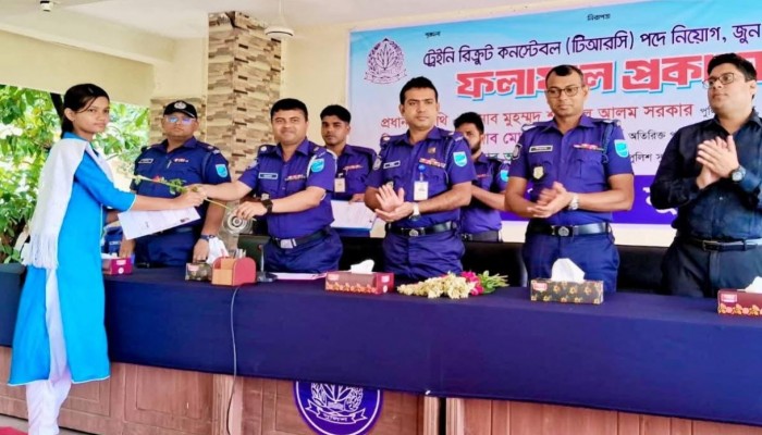 কোনো প্রকার ঘুষ ছাড়াই মুন্সীগঞ্জে কনস্টেবল পদে চাকরি পেলেন ২০ জন