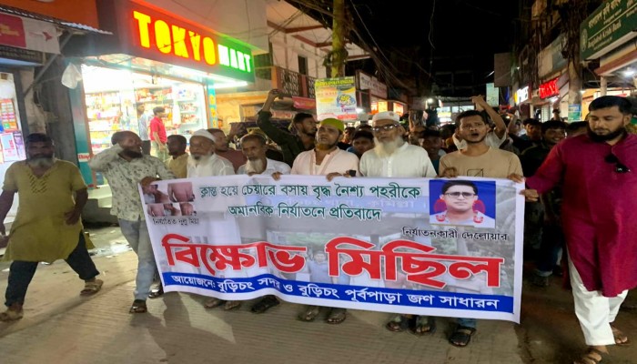 বুড়িচংয়ে পাহারাদার নির্যাতনের ঘটনায় যুবদল নেতার নামে মামলা’ গ্রেফতারের দাবীতে বিক্ষোভ মিছিল