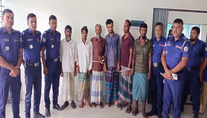 মুলাদী সদর ইউনিয়নে বাবুল বেপারী হত্যা মামলার ৭ আসামীকে গ্রেফতার করেছে থানা পুলিশ