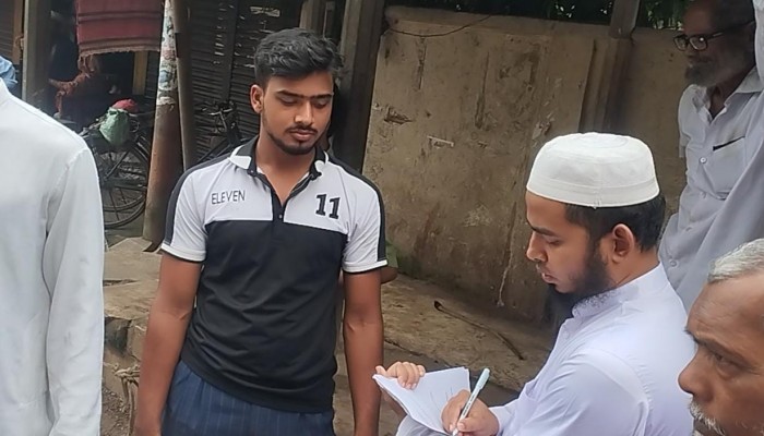 অভিযোগ পাবার পরদিন সকালেই মাংসের বাজারে প্রাণিসম্পদ সার্জনের অভিযান