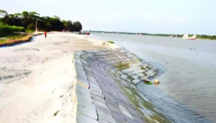 বরিশালে শহর রক্ষা বাধের ব্লক লুট: ট্রলারসহ আটক-১
