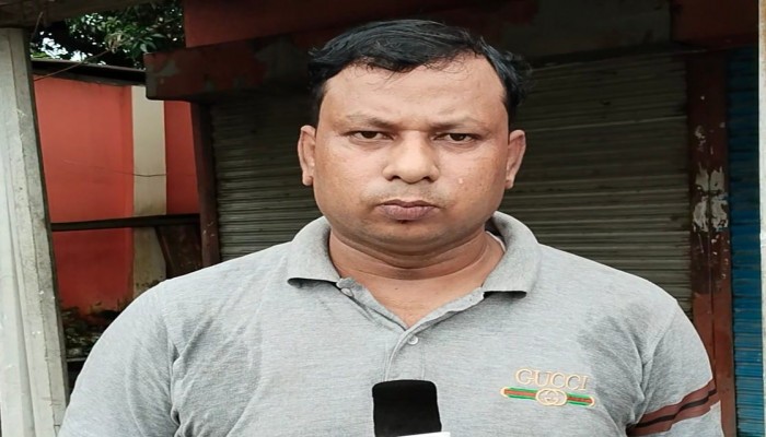 রুহুল কবির রিজভির এপিএস পরিচয় দিয়ে ফুলবাড়ীতে অসহায় পরিবারে বাড়ীতে হামলা ৮০ হাজার টাকা লুট