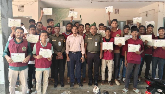 নাইক্ষ্যংছড়িতে গ্রাম ভিত্তিক আনসার ভিড়িপির অস্ত্রবিহীন মৌলিক প্রশিক্ষণ সম্পন্ন