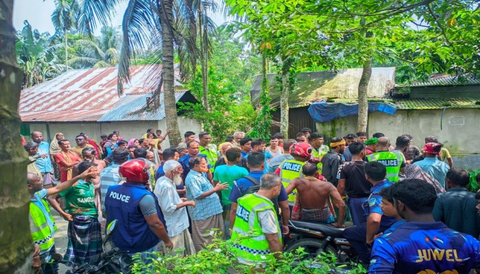 কেন্দুয়ায় সমিতির টাকা আত্মসাৎ নিয়ে দু'পক্ষের মধ্যে সংঘর্ষ