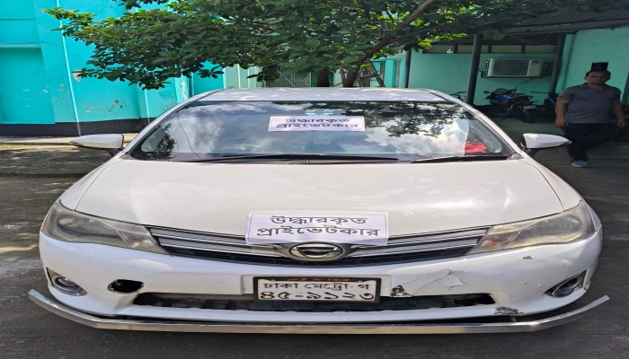 আইন-শৃঙ্খলা রক্ষাকারী বাহিনীসহ বিভিন্ন সরকারি প্রতিষ্ঠানে চাকুরি দেয়ার নামে প্রতারণায় জড়িত চক্রের মূলহোতাসহ ছয় সদস্য’কে গ্রেফতারকরেছে র‌্যাব