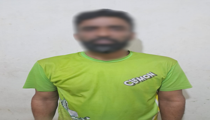 পরিচয়ে দস্যুতার সময় একজনকে প্রাইভেট কারসহ আটক করেছে র‌্যাব।