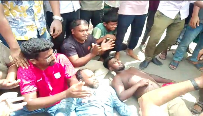মির্জাগঞ্জে চিকিৎসক বদলিতে আবারও ফুঁসে উঠলো স্থানীয়রা
