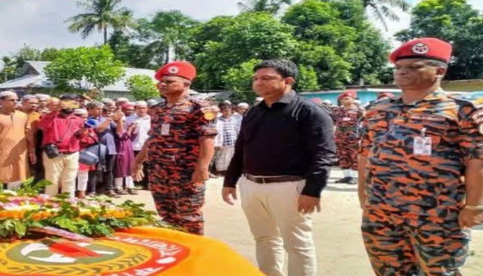 কেন্দুয়ায় রাষ্ট্রীয় মর্যাদায় দাফন হলো ফায়ার সার্ভিস কর্মী শামীম এর মরদেহ