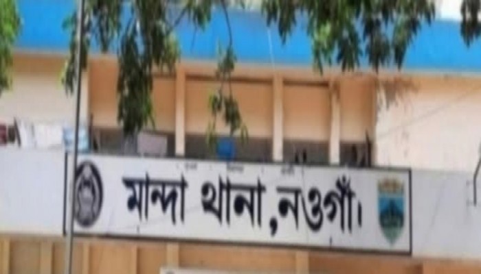 নওগাঁয় রাস্তার পাশে থেকে এক গৃহবধূর লাশ উদ্ধার