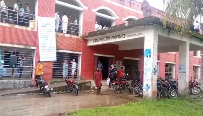 রাজনৈতিক কোন্দল ও অপপ্রচারে বিপাকে চরফ্যাশনের উপজেলা প্রশাসন