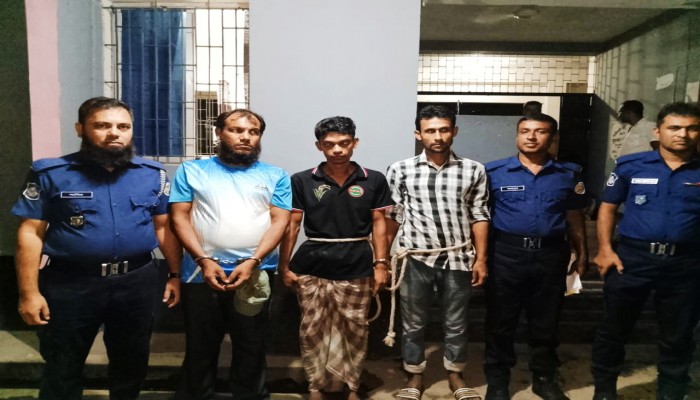 কাউখালীতে ৩ মাদক ব্যবসায়ী গ্রেফতার