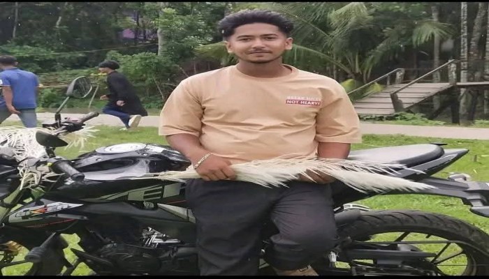 স্বরূপকাঠীতে গাছ কাটার রশিতে ফাঁস লেগে চলন্ত মটর সাইকেল আরোহীর মর্মান্তিক মৃত্যু