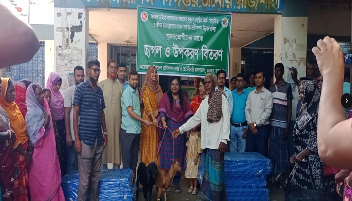 তানোরে ক্ষুদ্র নৃগোষ্ঠীদের মাঝে ছাগল বিতরণ