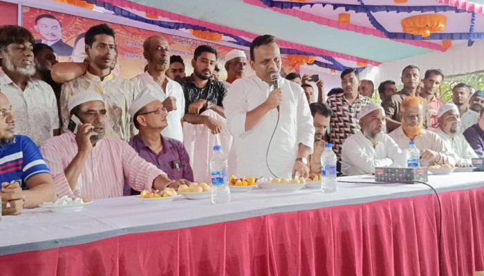 হিজলায় শারদীয় দুর্গোৎসবে শুভেচ্ছা বিনিময় করেন রাজিব আহসান