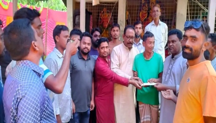 ডাঙ্গাপাড়া ও গোলাবাড়ি দুর্গাপূজা মণ্ডপে বিএনপি নেতাদের পরিদর্শন ও আর্থিক সহযোগিতা