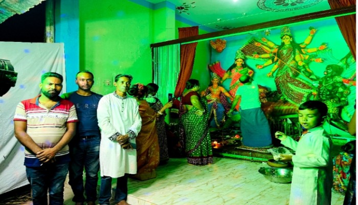 মুলাদীতে বিভিন্ন পূজা মন্ডবে শুভেচ্ছা বিনিময় করেন পৌর ছাত্রদল আহবায়ক সোহান