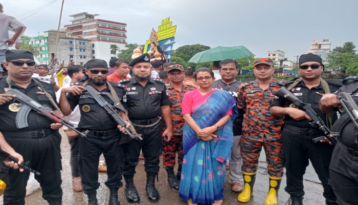 শারদীয় দূর্গাপূজার প্রতিমা বিসর্জন উপলক্ষে সার্বিক নিরাপত্তা জোরদার করেছে র‌্যাব।