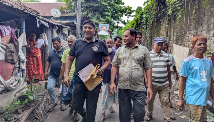 কালীগঞ্জে বিএনপির লিফলেট বিতরণ ও গণসংযোগ কর্মসূচি