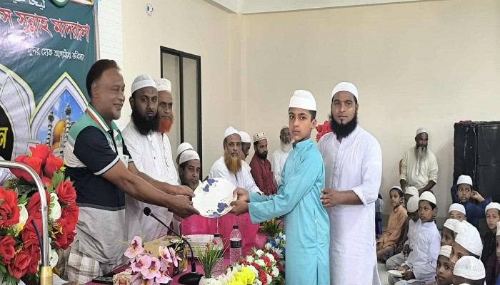 নকলায় হামদ-নাত ও কেরাত প্রতিযোগিতায় বিজয়ীদের পুরস্কার বিতরণ