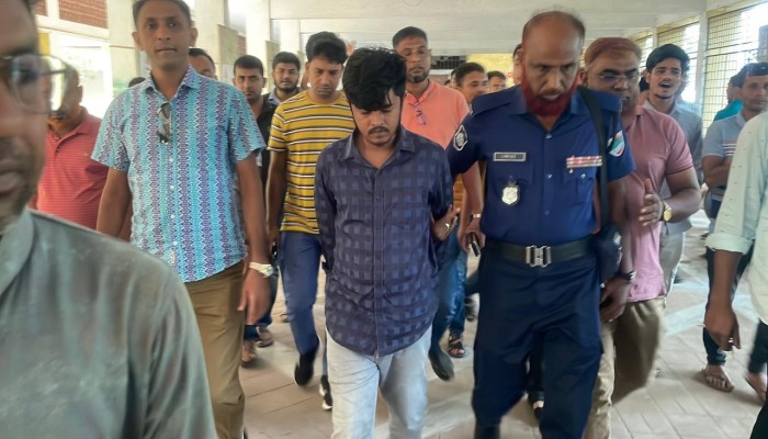 ইবি ক্যাম্পাসে নিষিদ্ধ ছাত্রলীগ নেতা আটক, থানায় সোপর্দ