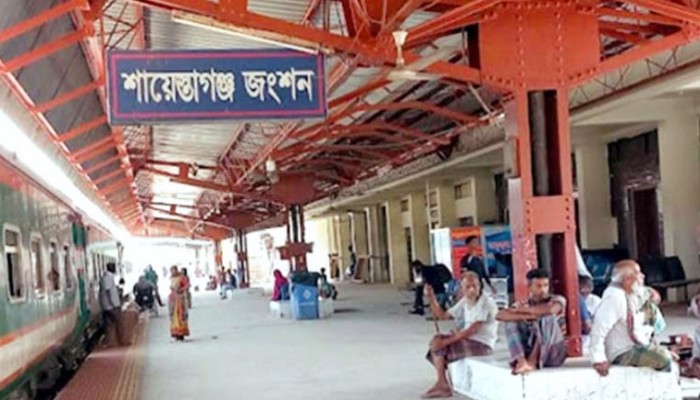 হবিগঞ্জে রেলের টিকেট যেন সোনার হরিণ, কালোবাজারিদের হাতে সাধারণ যাত্রীদের ভোগান্তি চরমে