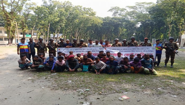 হিজলায় মৎস্য কর্মকর্তা ও সেনাবাহিনীর যৌথ অভিযানে ২৭ জেলে আটক।
