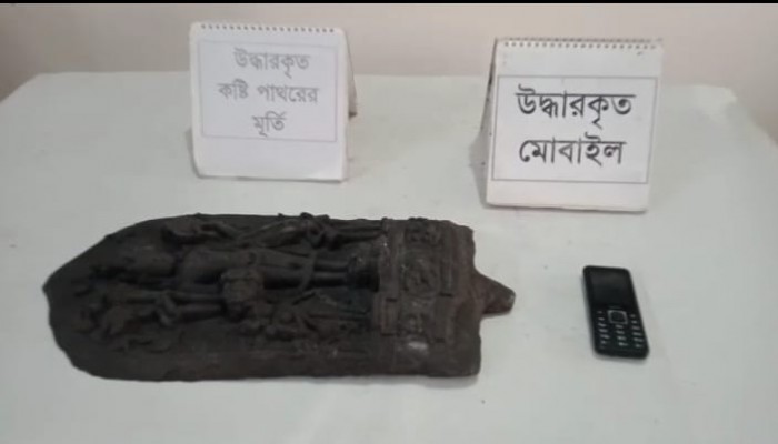 র‍্যাবের অভিযানে কষ্টি পাথরের মূর্তিসহ ০২ জন পাচারকারী গ্রেফতার।