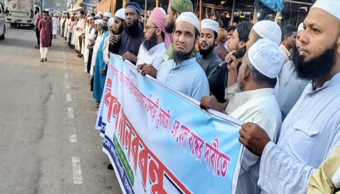 কালকিনিতে আড়াই শত বছরের পুরানো ঐতিহ্যবাহি কুন্ড'বাড়ি মে'লা স্থা'য়ীভাবে ব'ন্ধের দাবিতে মা'নববন্ধন