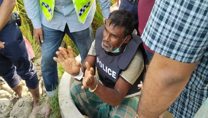ফুলবাড়ীতে হ'ত্যার ২৩ দিন পর নি'হত সবুজের মা'থা উ'দ্ধার করেছে থানা পুলিশ।