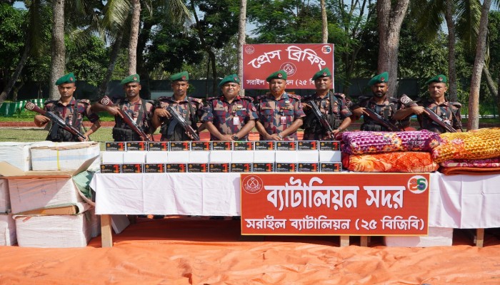 সাড়ে ১২ কোটি টাকার ভারতীয় মোবাইলের ডিসপ্লে ও কম্বল জব্দ করল ২৫ বিজিবির