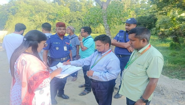 কালীগঞ্জে অবৈধভাবে মাটি ও বালু উত্তোলন: দুইজনকে সাড়ে তিন লাখ টাকা জরিমানা