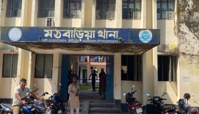 মঠবাড়িয়ায় চায়ের দোকানীকে কুপিয়ে হত্যা