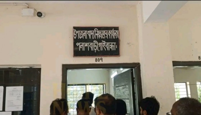 পলাশবাড়ীতে খাদ্যবান্ধব কর্মসূচীর আবেদন বক্স ভাংচুর।