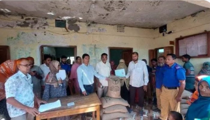 হরিপুরে ভিডব্লিউবি কর্মসূচির আওতায় নারীদের মাঝে নতুন চক্রে  কার্ড বিতরণ