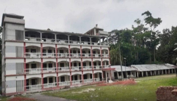 বরিশালে ৪০ শিক্ষক পাস করাতে পারলেন না ২১ শিক্ষার্থীকে !