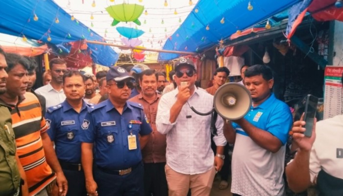 কেন্দুয়ায় দখলমুক্ত শহর গড়তে নির্বাহী ম্যাজিস্ট্রেটের অভিযান