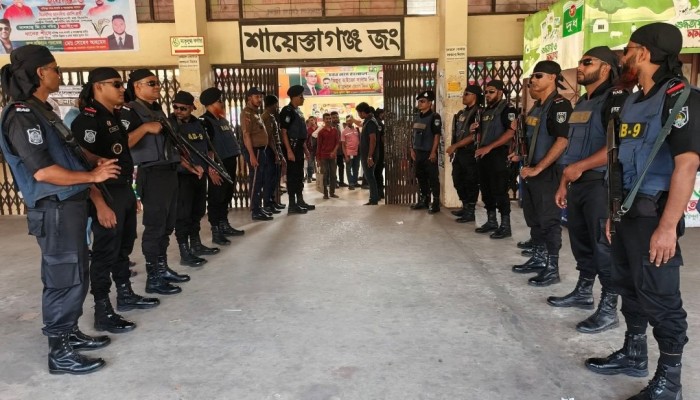 হবিগঞ্জে রেলস্টেশনে টিকিট কালোবাজারি রোধে র‍্যাবের অভিযান, ভ্রাম্যমাণ আদালতে ৭ যাত্রীকে জরিমানা