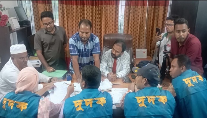 রাণীশংকৈল হাসপাতালে নিম্নমানের সামগ্রী ব্যবহার দুদকের অভিযান
