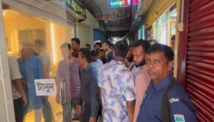 কুষ্টিয়ায় তিনটি স্বর্ণের দোকানে চুরির অভিযোগ