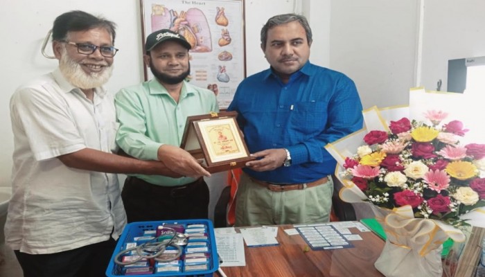 কিশোরগঞ্জে- ডা. জহিরুল হক অধ্যাপক পদে পদোন্নতি পাওয়ায় ফুলেল শুভেচ্ছায় সংবর্ধনা