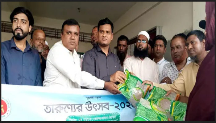 কটিয়াদীতে ৯৩০জন কৃষকের মাঝে বিনামূল্যে সার ও বীজ বিতরণ