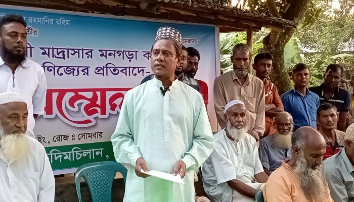 লালপুরে এবতেদায়ী মাদ্রাসার সভাপতির স্বেচ্ছাচারিতা ও দুর্নীতির প্রতিবাদে সংবাদ সম্মেলন