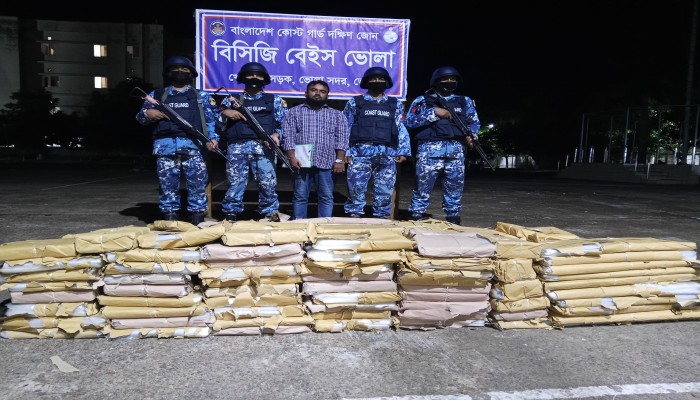 ভোলায় ৬৭৮ কেজি নিষিদ্ধ পলিথিন জব্দ