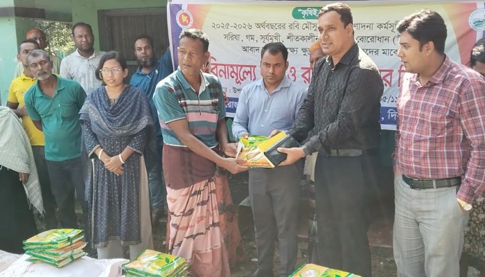 ফুলবাড়ীতে বিনামুল্যে বীজ ও সার বিতরণ উদ্বোধন