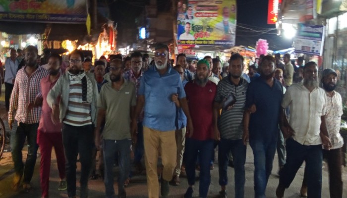 আইনজীতিদের নিয়ে মেজবাহ উদ্দিন ফরহাদের দেয়া কু-রুচিপূর্ন বক্তব্যের প্রতিবাদে মুলাদীতে বিএনপির বিক্ষোভ মিছিল