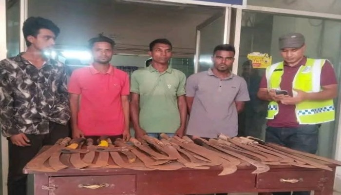 গৌরীপুরে সেনাবাহিনীর অভিযানে ৩২টি রামদাসহ চারজন আটক