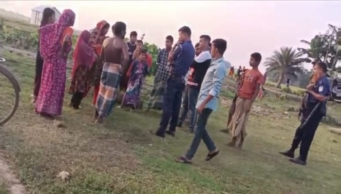 শেরপুরে নালিতাবাড়ীতে বাড়িতে ভাংচুর, প্রাণনাশের হুমকির অভিযোগে উঠেছে।