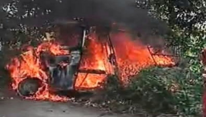 টাঙ্গাইলে সিএনজির গ্যাস সিলিন্ডার বিস্ফোরণে এক যাত্রী নিহত