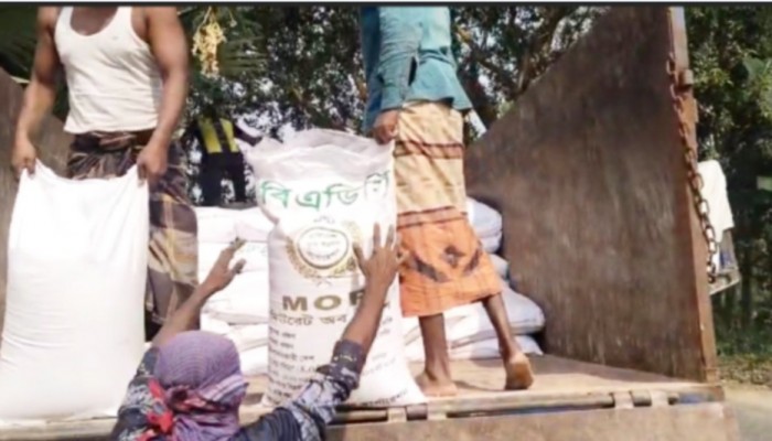 তানোরে চোরাপথে আশা সারে বাজার সয়লাব ?