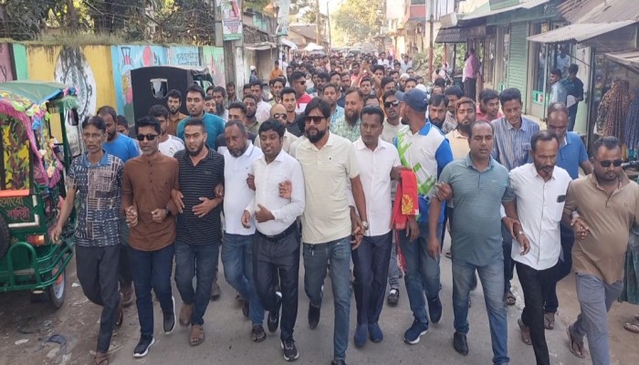 আ. লীগের নৈরাজ্যের প্রতিবাদে গৌরীপুরে বিক্ষোভ